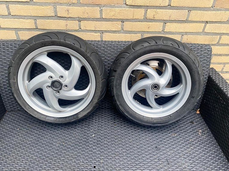 Original Gilera Runner DD Wheels 125cc / 180cc 2 stroke. Good tires